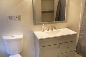 unit 1 bath pic 1